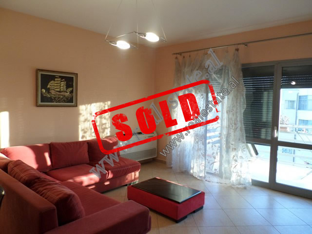 Apartament 2+1 per shitje ne zonen e Zogut te Zi ne Tirane.
Pozicionohet ne katin e 12te te nje pal